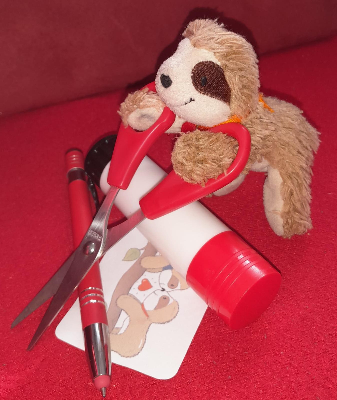 Marty mit Bastel-Utensilien