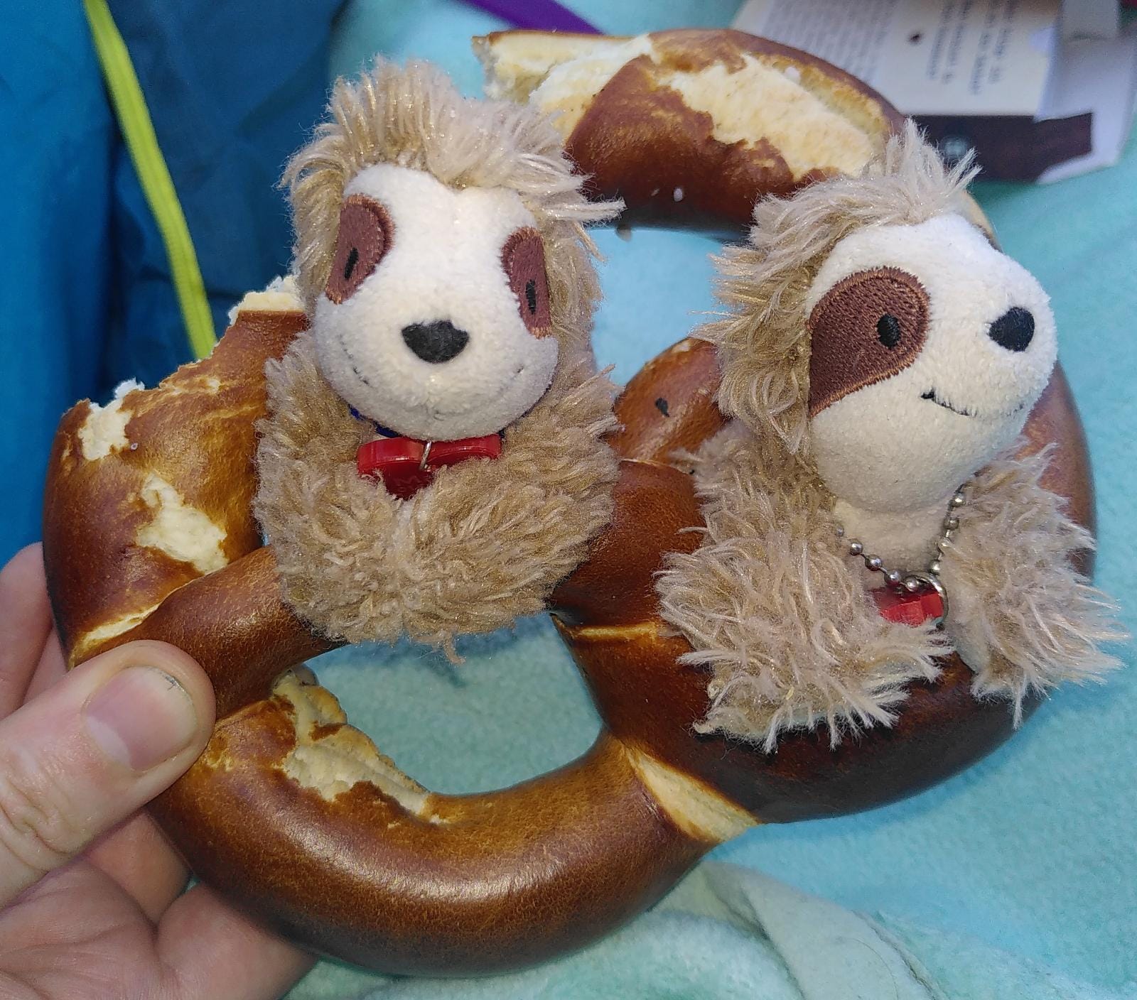 Eliza & Marty mit Brezel