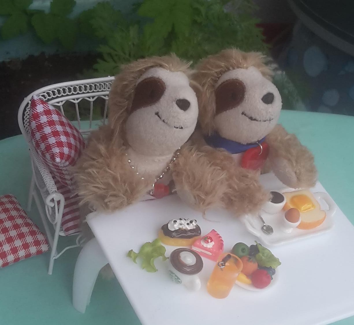 Eliza & Marty am Frühstückstisch
