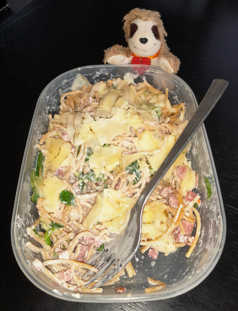 Marty mit Nudelauflauf